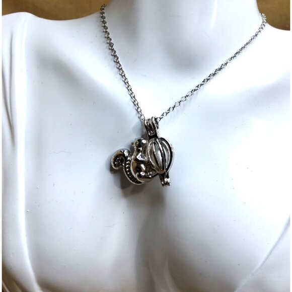 vintage womens silver tone squirrel w/nut necklace and squirrel earrings - Picture 2 of 4